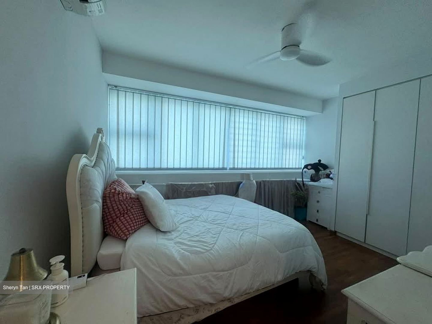 The Esparis (D18), Condominium #568743551